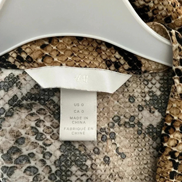 🔥HOST PICK🔥H&M/ 💰2 FOR $10💰 🐍 Snakeskin print 🐍 jumpsuit/ Size US 0 - Picture 12 of 15
